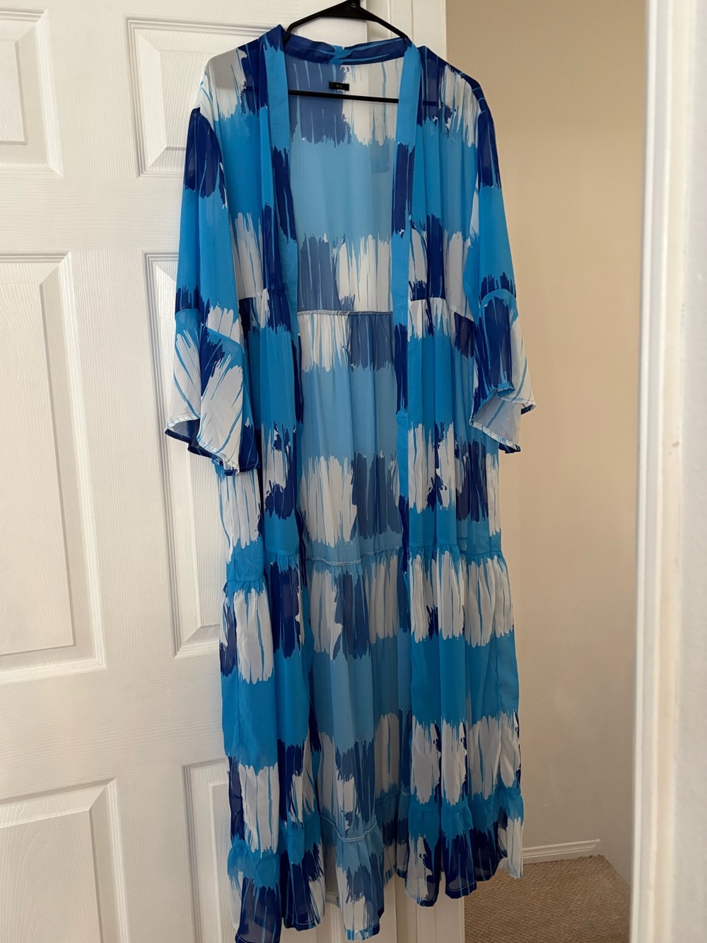 Beautiful cover up/duster (sizing fits small-large)